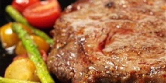 Говяжьи стейки с помидорами по-американски