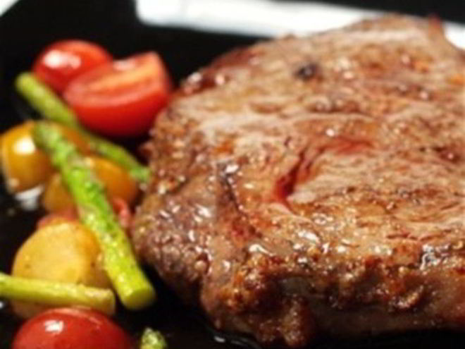 Рецепт говяжьих стейков с помидорами по-американски
