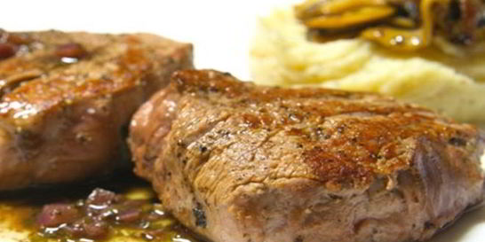 Стейк из баранины на сковороде