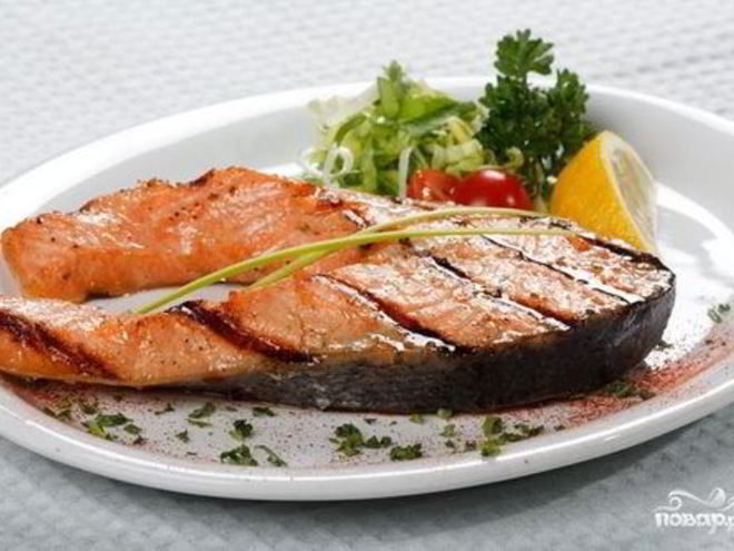 Рецепт стейка из форели на углях