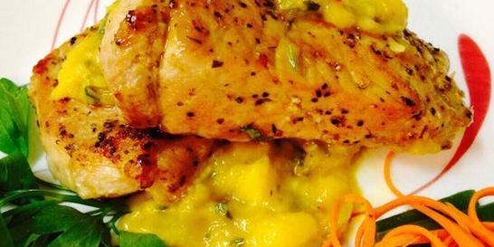 Стейк из свинины под манговым соусом