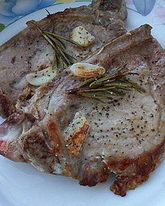 Стейк из свинины с розмарином