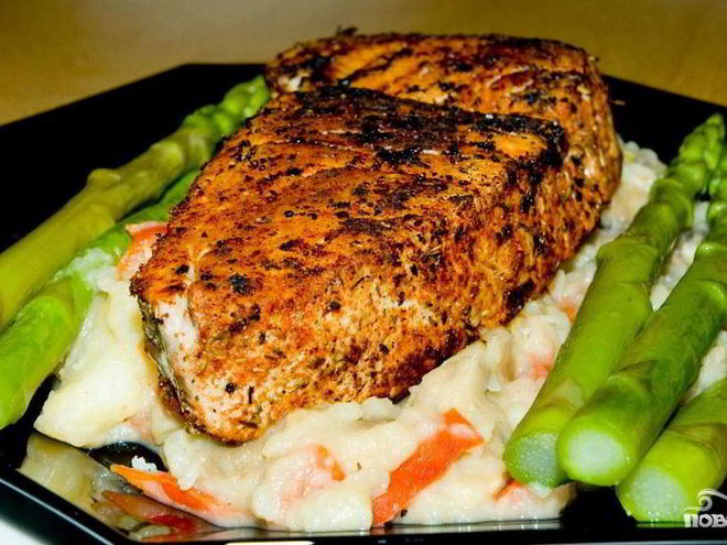 Рецепт стейка из тунца со спаржей