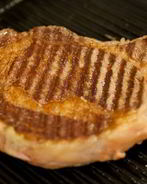 Стейк на сковороде-гриль