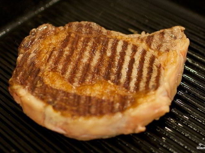 Рецепт стейка на сковороде-гриль