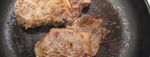 стейк, перечный соус и мюсли салат. Шаг 4