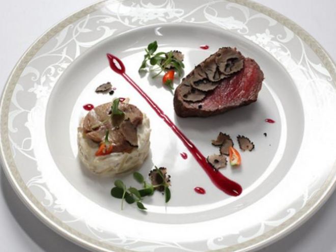 Рецепт стейка с черным трюфелем, фуа-гра и томленым корнем сельдерея