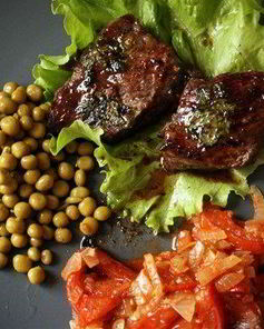 Стейк с мятой и бальзамическим уксусом