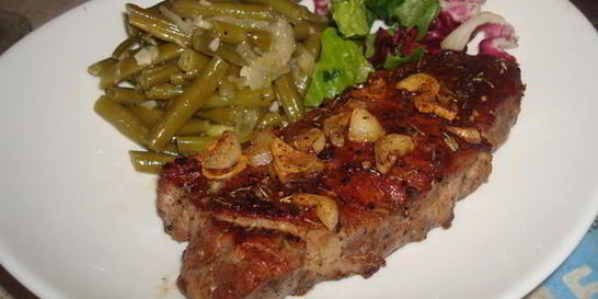 Стриплойн — стейк с зеленой фасолью