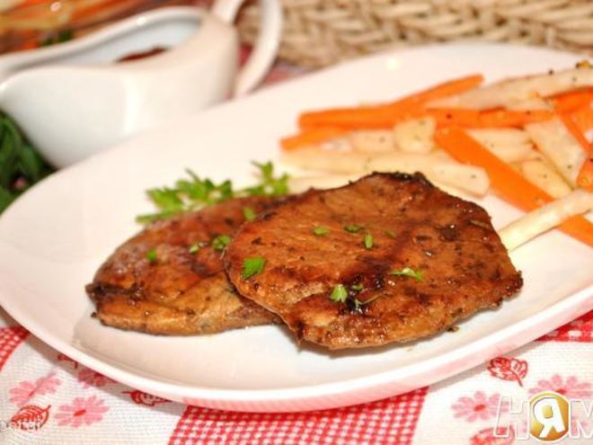 Рецепт свиного стейка-гриля с ароматными травами