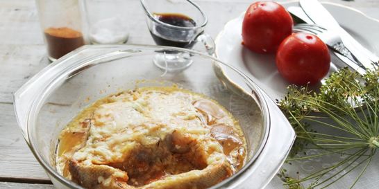 Запеченный стейк трески в духовке с сыром