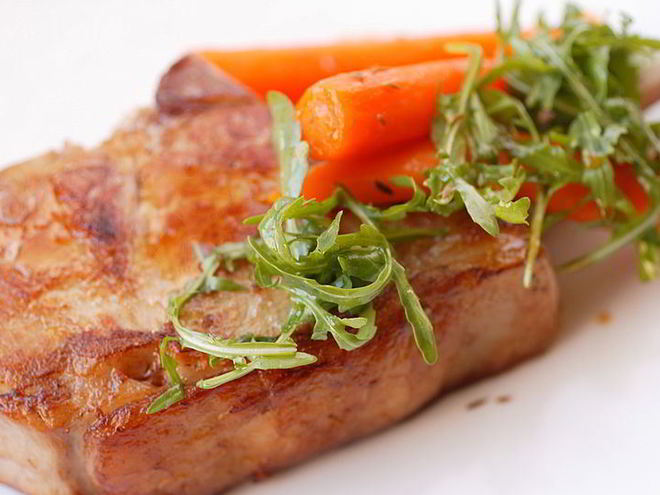 Рецепт жареных свиных стейков