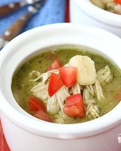 Суп с куриными грудками, ньокки и соусом Песто