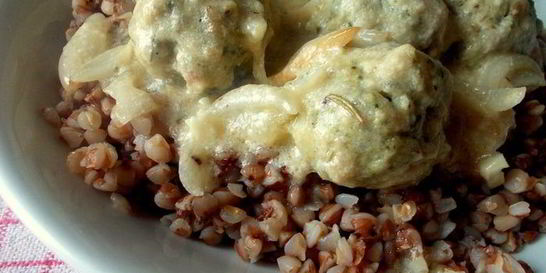 Куриные тефтели со шпинатом и творогом