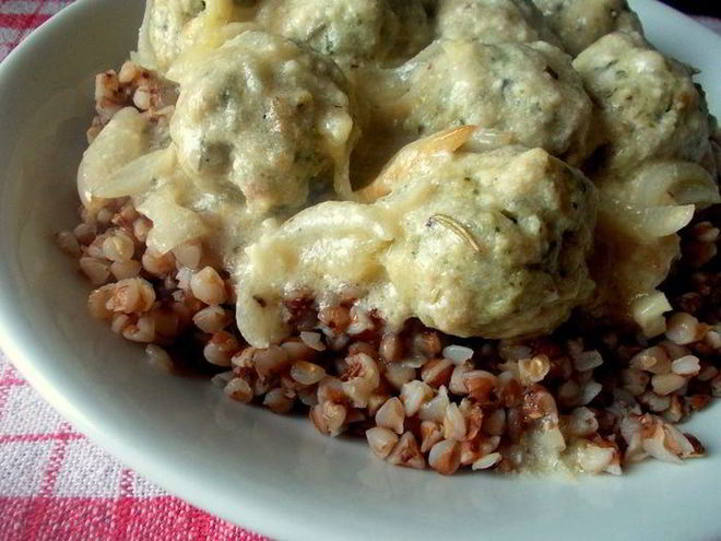 Рецепт куриных тефтелей со шпинатом и творогом