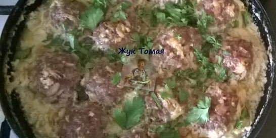 Куриные тефтели в молочно-сырном соусе