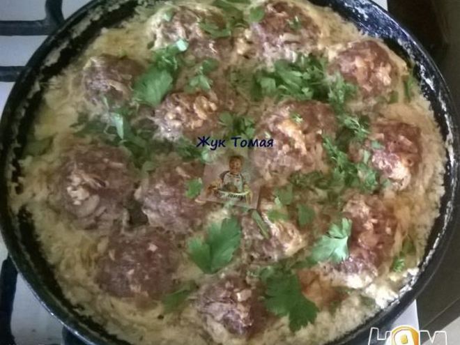 Рецепт куриных тефтелей в молочно-сырном соусе