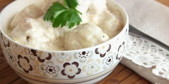 Куриные тефтели в молочном соусе