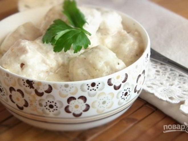 Рецепт куриных тефтелей в молочном соусе