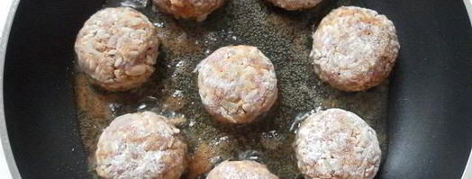 мясные тефтели с рисом и овощами в томатном соусе. Шаг 17