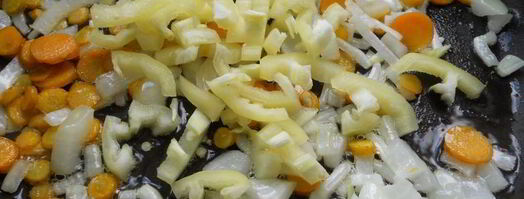 тефтели из куриного фарша с пшеничной кашей в томатном соусе. Шаг 4