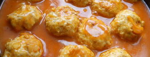 тефтели из куриного фарша с пшеничной кашей в томатном соусе. Шаг 6