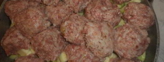 тефтели на овощной подушке. Шаг 4