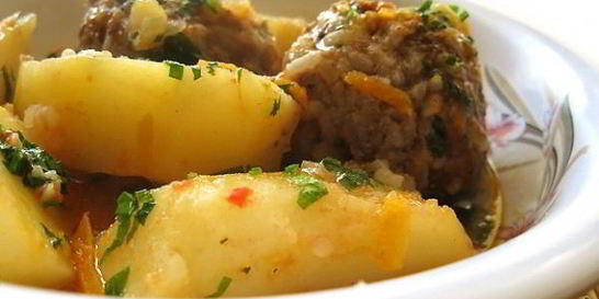 Тефтели с картошкой