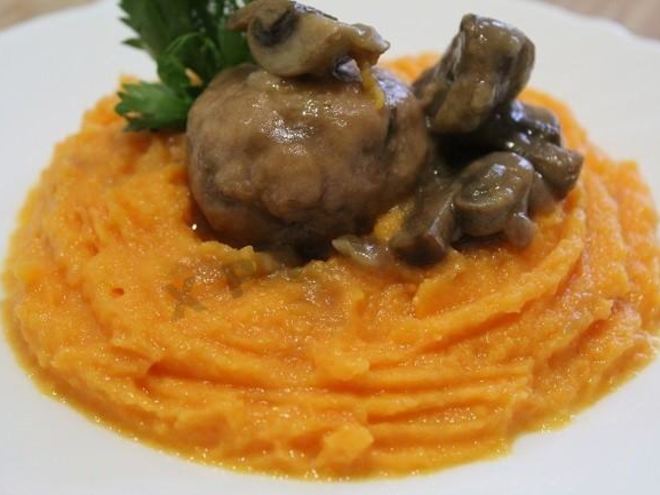 Рецепт тефтелей с тыквенным пюре под грибным соусом