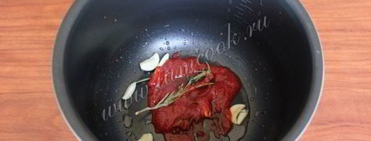 тефтели в мультиварке, в томатном соусе с розмарином. Шаг 4