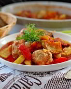 Тефтели запеченные с овощами