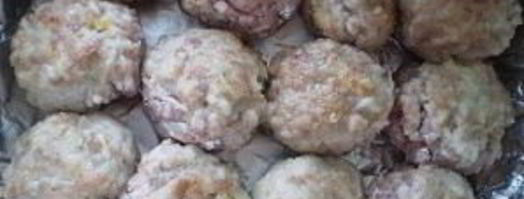 тефтели, запеченные в духовке в сметанном соусе. Шаг 7