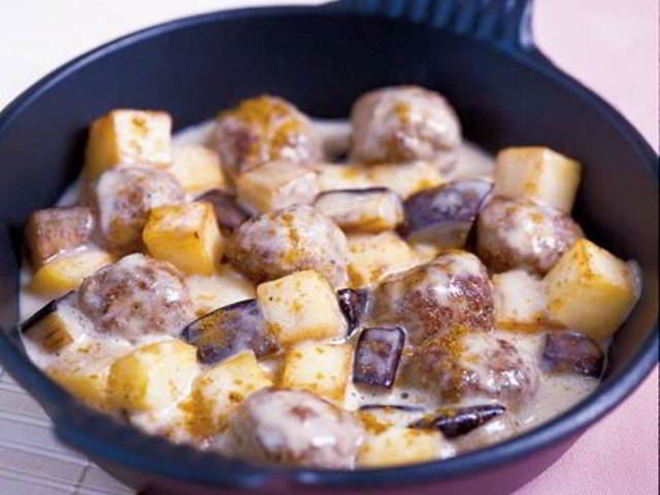 Рецепт жареных баклажанов и картофель с острыми тефтельками