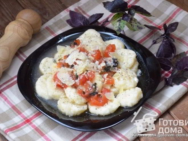 Рецепт творожных ньокков с соусом из помидоров и базилика