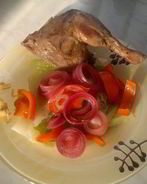 Утка с барбарисом и гарнир из савойской капусты со сладким перцем и луком