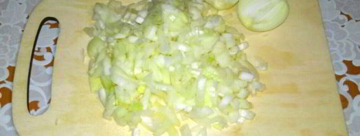 домашние вареники со сметанно-чесночным соусом и шкварками. Шаг 2