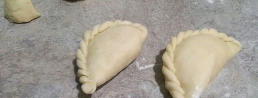 домашние вареники со сметанно-чесночным соусом и шкварками. Шаг 13