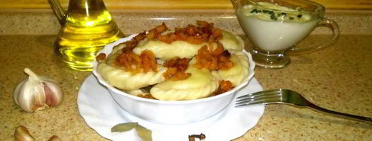 домашние вареники со сметанно-чесночным соусом и шкварками. Шаг 16