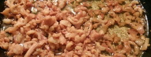 домашние вареники со сметанно-чесночным соусом и шкварками. Шаг 6