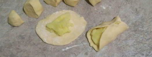 домашние вареники со сметанно-чесночным соусом и шкварками. Шаг 10