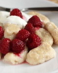 Ленивые вареники с малиной