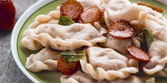 Паровые вареники с клубникой