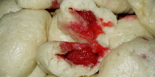 Вареники с клубникой на пару