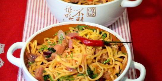 Яичная лапша с грудинкой