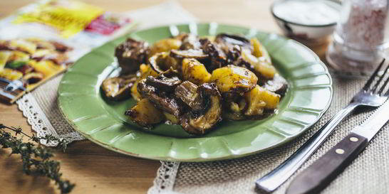 Сочное жаркое с грибами и картофелем