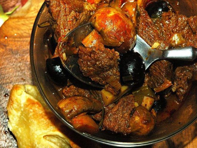 Рецепт жаркого из говядины с грибами и овощами