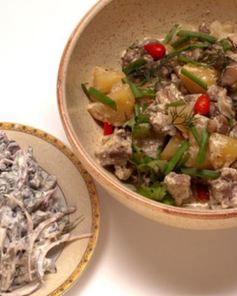 Жаркое из свинины с овощами в горшочке