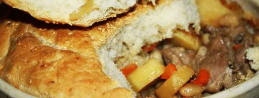 жаркое из свиной лопатки с картофелем и фасолью под хлебной корочкой. Шаг 7