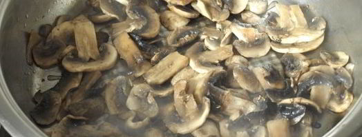 жаркое с грибами в горшочках. Шаг 8