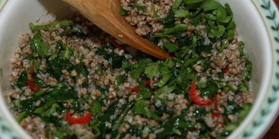 Гречка с чили и шпинатом